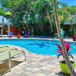 Coconut Grove 8 Apartment